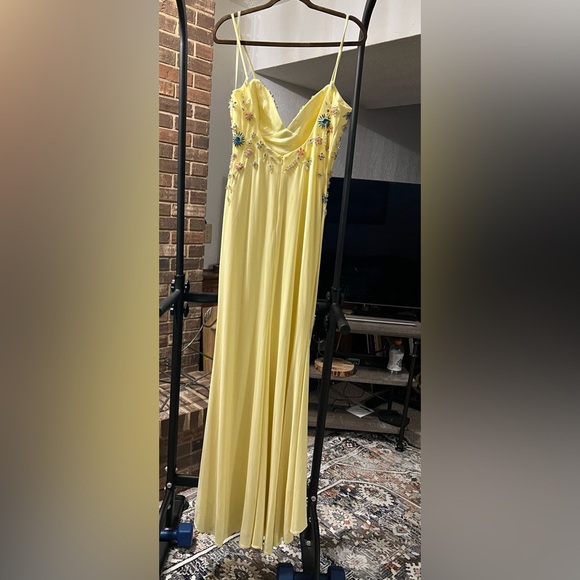 🌼 Mac Duggal Buttercup Yellow Embellished Gown – NEW Without Tags - Picture 5 of 6